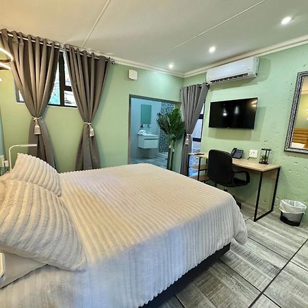 Echo Mountain Inn (Adults Only) Thabazimbi Exterior foto