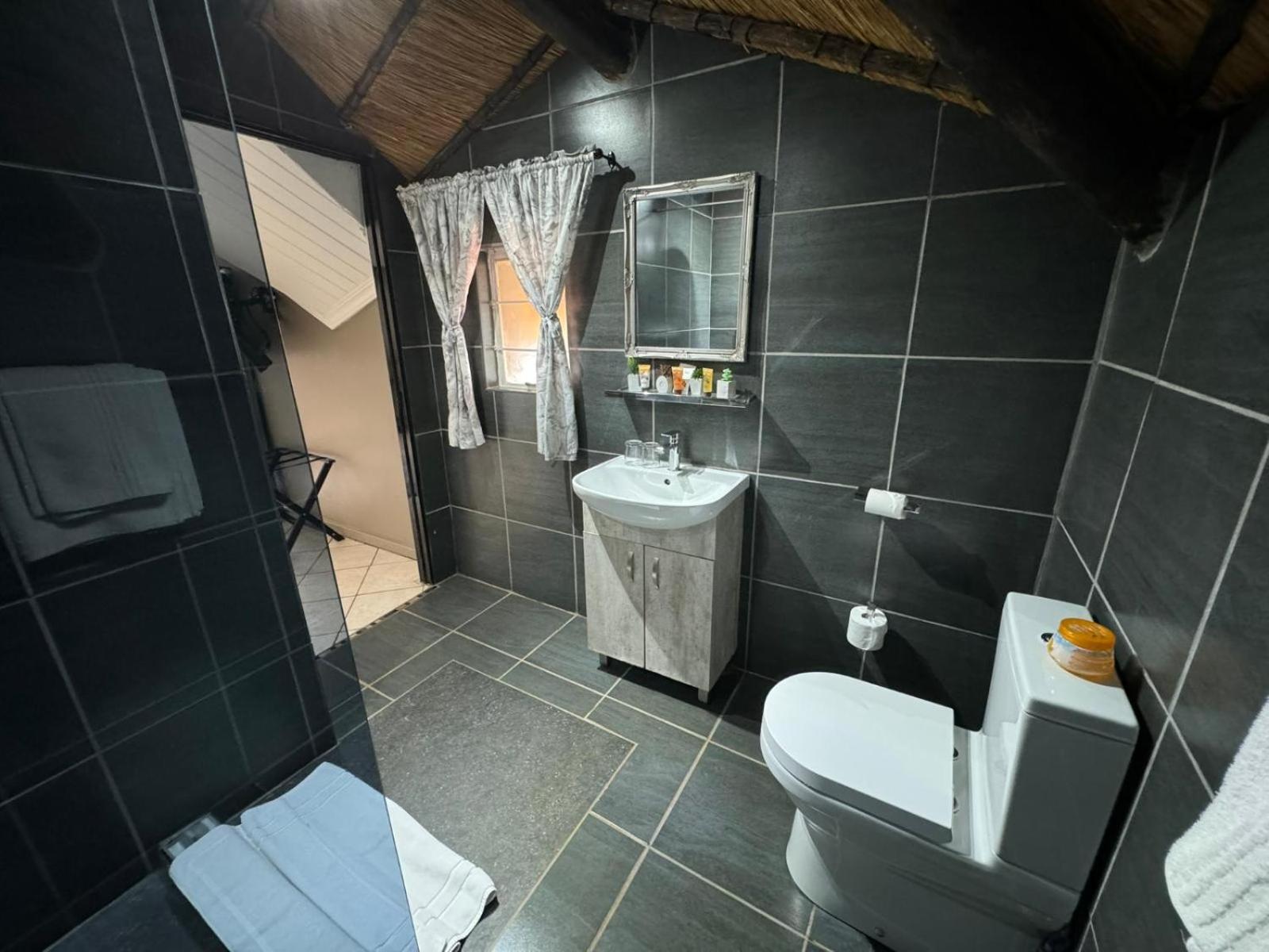 Echo Mountain Inn (Adults Only) Thabazimbi Habitación foto